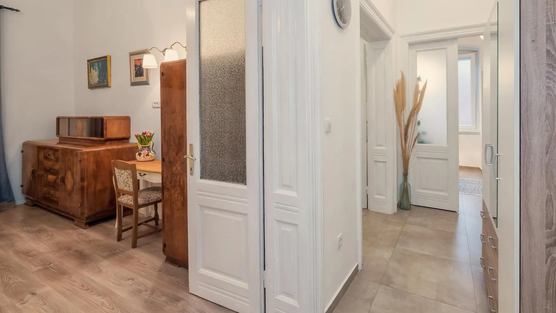 City Center Secession Charm Near National Theatre Split