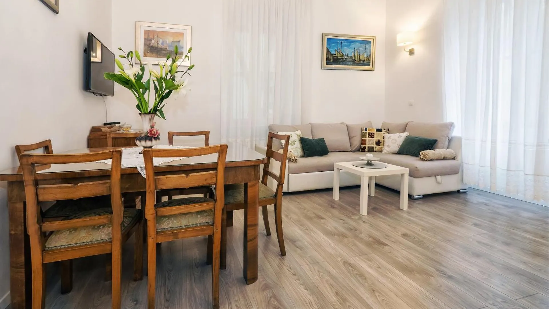 City Center Secession Charm Near National Theatre Split